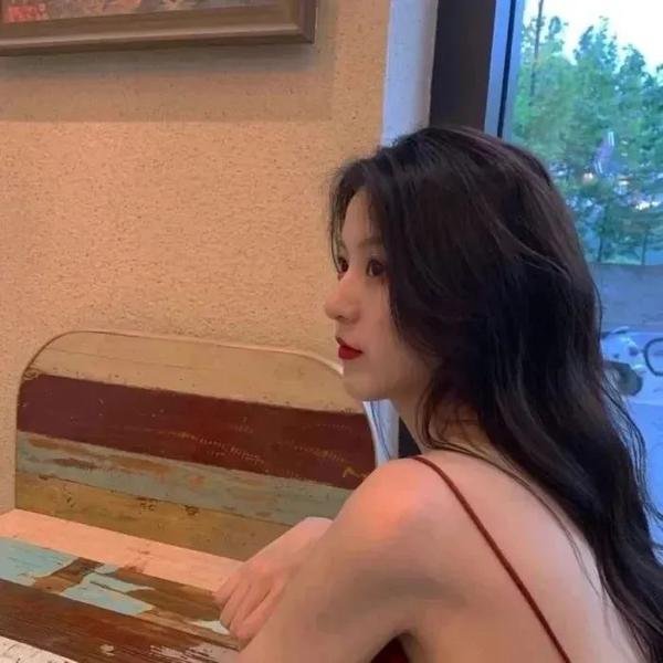 她与她的自画像